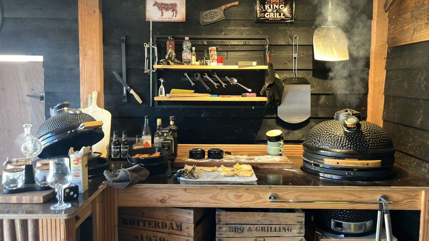 Onze BBQ '79 keuken met kamado's