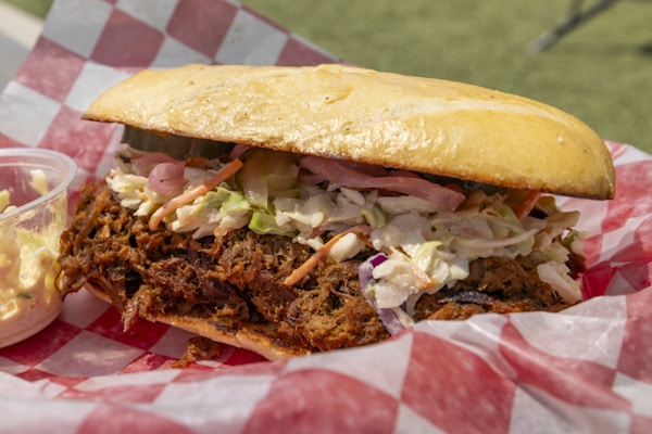 Pulled pork sandwich met romige coleslaw