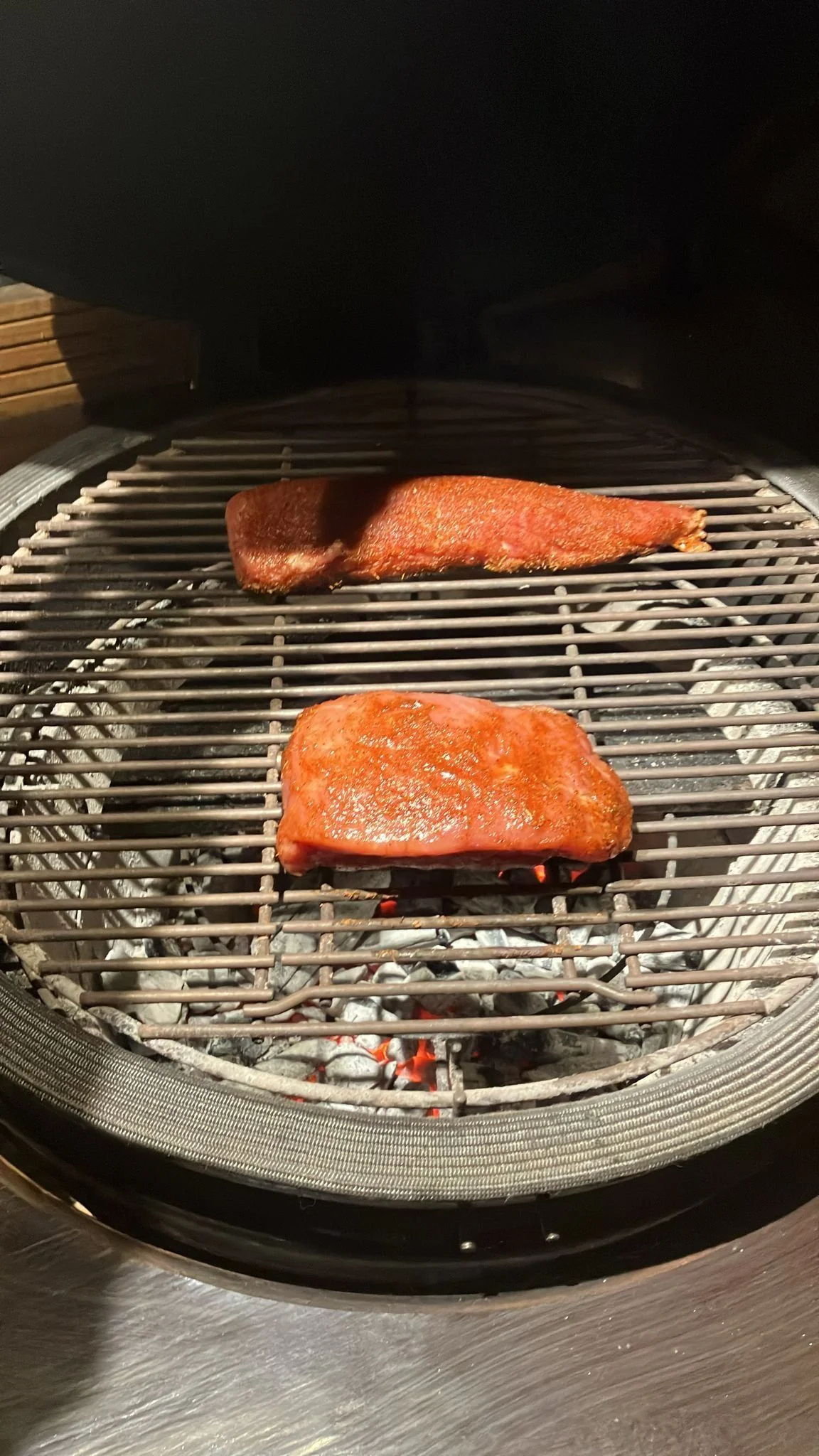 Vlees op Kamado